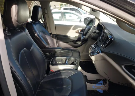 2020 Chrysler Voyager Lxi из США, поврежденный, VIN 2C4RC1DG1LR260817